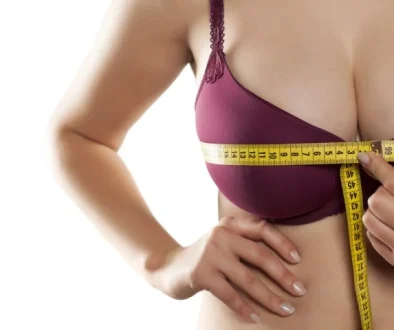 woman-measures-breasts